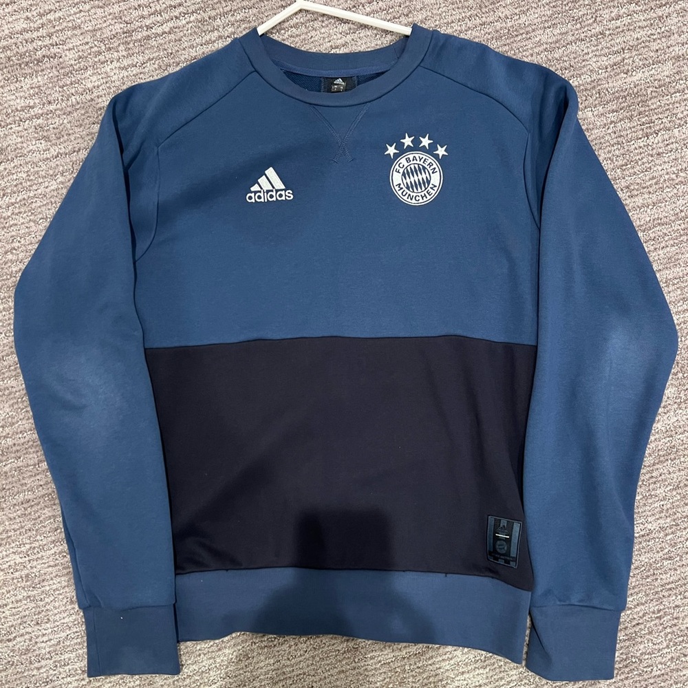 Adidas Bayern Munich crewneck sweatshirt, Small